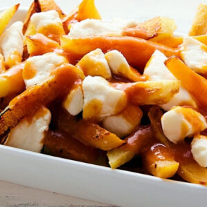 poutine kentang goreng saus keju kanada